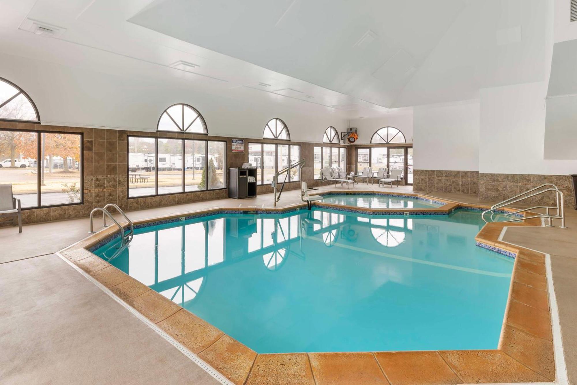 Best Western St. Louis Inn Arnold Eksteriør bilde